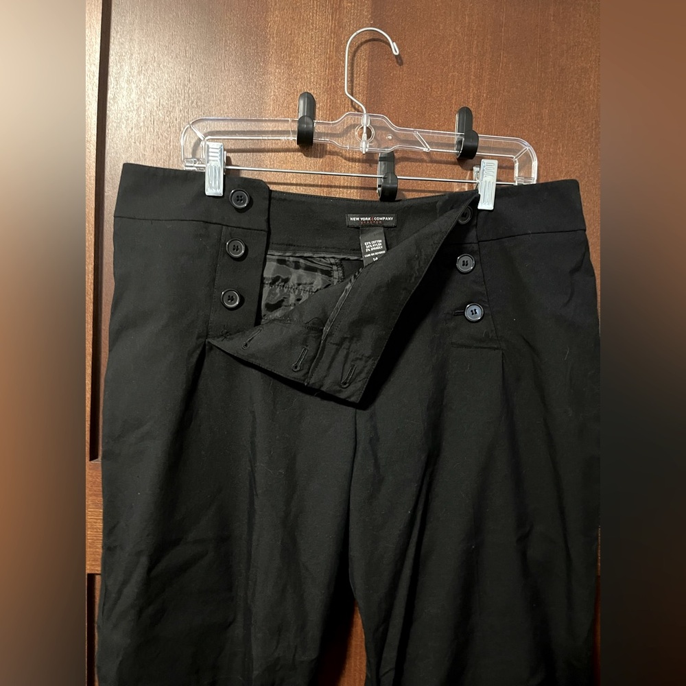 New York & Company Stretch Capris - Picture 6 of 14